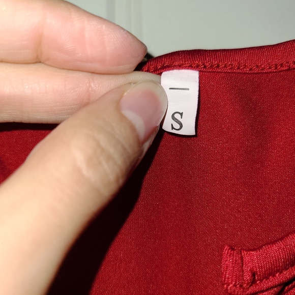 Red tank top - Picture 4 of 4